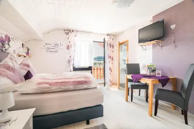 Ein Bett oder Betten in einem Zimmer der Unterkunft Landhaus Heimisch Bed & Breakfast