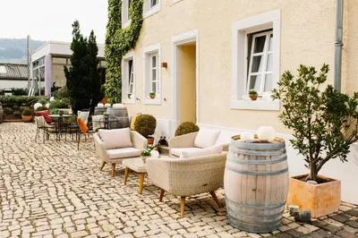 Ein Sitzbereich in der Unterkunft Wein- & Tafelhaus