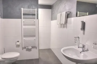Ein Badezimmer in der Unterkunft Fast Lane Hotel
