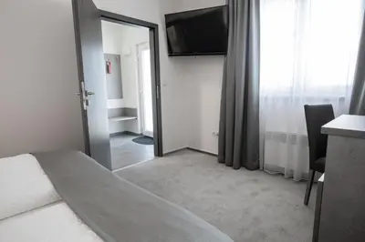 TV/Unterhaltungsangebot in der Unterkunft Fast Lane Hotel