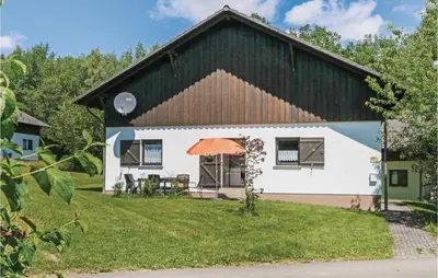 Das Gebäude in dem sich das Ferienhaus befindet