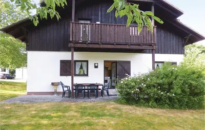 Das Gebäude in dem sich das Ferienhaus befindet