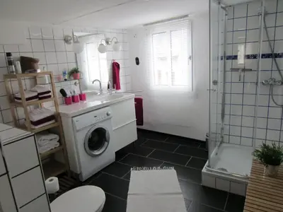 Ein Badezimmer in der Unterkunft Schräges Haus