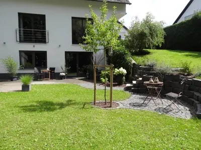 Ein Garten an der Unterkunft Stadt und Wald