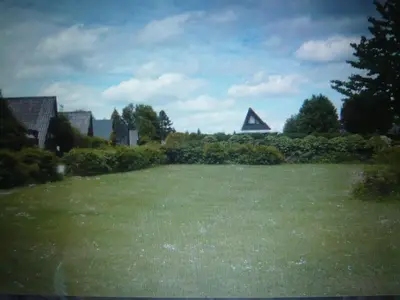 Ein Garten an der Unterkunft Eifelwaldhäuschen