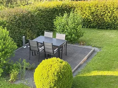 Ein Garten an der Unterkunft Ferienwohnung Kirschbaum