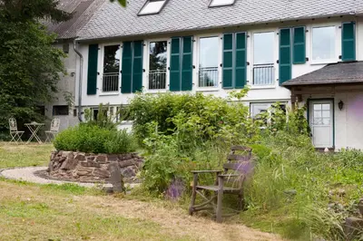 Ein Garten an der Unterkunft Landhaus 3 Birken