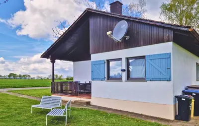 Das Gebäude in dem sich das Ferienhaus befindet