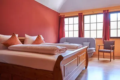Ein Bett oder Betten in einem Zimmer der Unterkunft Land-gut-Hotel Forellenhof