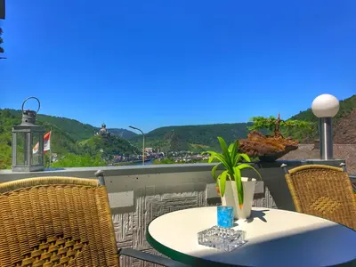 Ein allgemeiner Bergblick oder ein Berglick von des Bed & Breakfasts aus