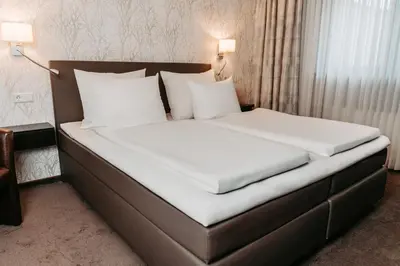 Ein Bett oder Betten in einem Zimmer der Unterkunft Hotel Lellmann