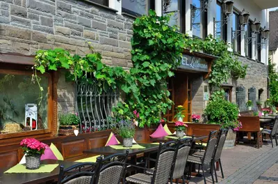Ein Restaurant oder anderes Speiselokal in der Unterkunft Hotel Lellmann