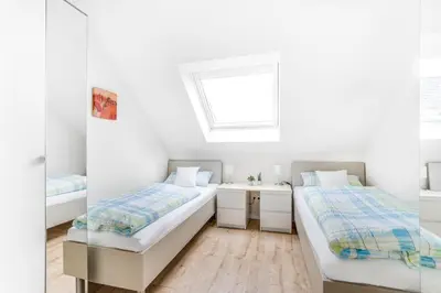 Ein Bett oder Betten in einem Zimmer der Unterkunft Ferienwohnungen Pellenzblick - Wohnen auf Zeit -