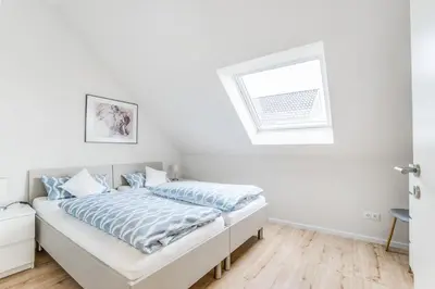 Ein Bett oder Betten in einem Zimmer der Unterkunft Ferienwohnungen Pellenzblick - Wohnen auf Zeit -