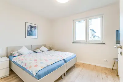 Ein Bett oder Betten in einem Zimmer der Unterkunft Ferienwohnungen Pellenzblick - Wohnen auf Zeit -