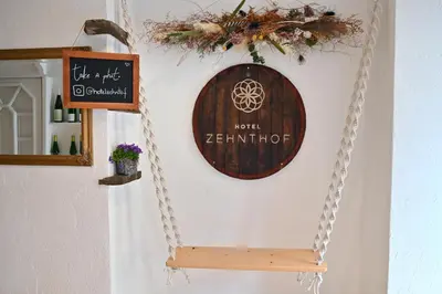 Ein Zertifikat, Auszeichnung, Logo oder anderes Dokument, das in der Unterkunft Hotel Zehnthof ausgestellt ist