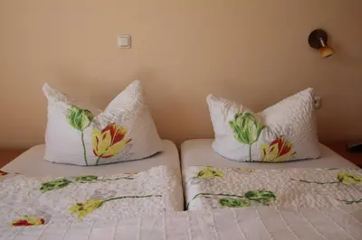Ein Bett oder Betten in einem Zimmer der Unterkunft Gastehaus Weingut Rossler
