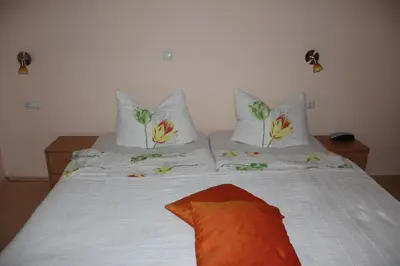 Ein Bett oder Betten in einem Zimmer der Unterkunft Gastehaus Weingut Rossler