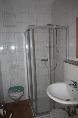 Ein Badezimmer in der Unterkunft Gastehaus Weingut Rossler