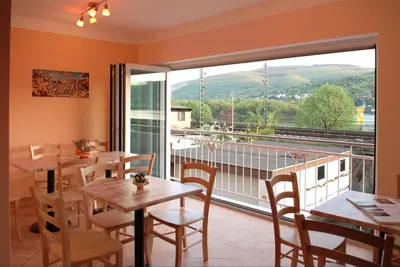 Ein allgemeiner Bergblick oder ein Berglick von des Hotels aus