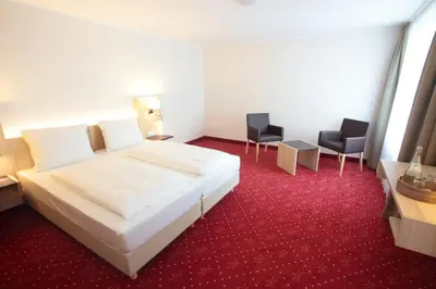 Ein Bett oder Betten in einem Zimmer der Unterkunft Hotel zur Schloß-Schenke