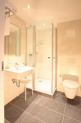 Ein Badezimmer in der Unterkunft Hotel zur Schloß-Schenke
