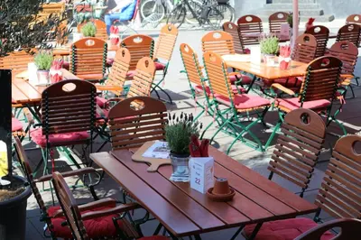 Ein Restaurant oder anderes Speiselokal in der Unterkunft Winzerhäuschen am Brunnen