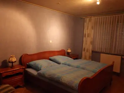 Ein Bett oder Betten in einem Zimmer der Unterkunft Ferienwohnung Kremer