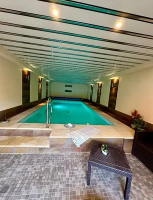 Der Swimmingpool an oder in der Nähe von Residenz Moselzauber - Ferienwohnungen mit Pool Landschaft