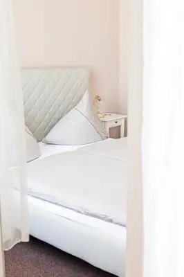 Ein Bett oder Betten in einem Zimmer der Unterkunft Gasthaus zur Linde