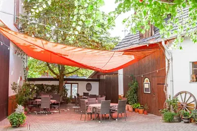 Das Gebäude in dem sich das Gasthaus befindet