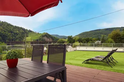 Ein allgemeiner Bergblick oder ein Berglick von der Ferienwohnung aus