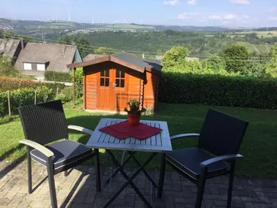 Ein allgemeiner Bergblick oder ein Berglick von der Ferienwohnung aus