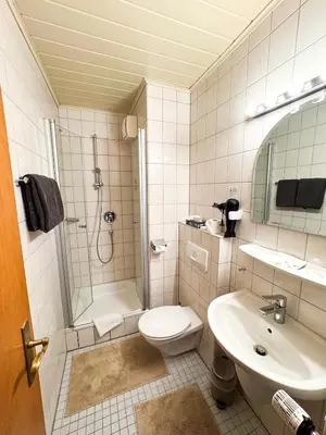 Ein Badezimmer in der Unterkunft Hotel Gülser Weinstube