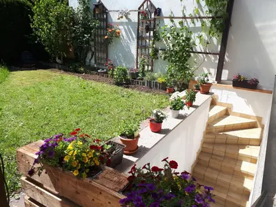 Ein Garten an der Unterkunft Hostel Bad Salzig