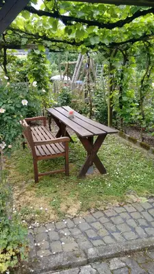 Ein Garten an der Unterkunft Gästehaus Kiesgen-Mendgen