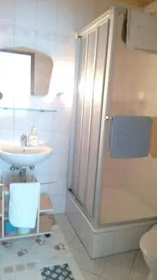 Ein Badezimmer in der Unterkunft Gästehaus Kiesgen-Mendgen