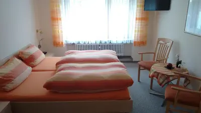 Ein Bett oder Betten in einem Zimmer der Unterkunft Gästehaus Kiesgen-Mendgen
