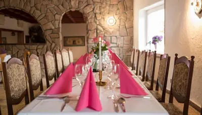 Ein Restaurant oder anderes Speiselokal in der Unterkunft Landgasthaus Blick ins Tal