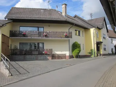 Das Gebäude in dem sich die Ferienwohnung befindet