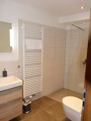 Ein Badezimmer in der Unterkunft LindenOne