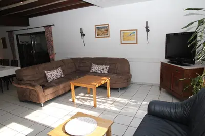 Ein Sitzbereich in der Unterkunft Ferienhaus am Maibüsch - rollstuhlgerecht