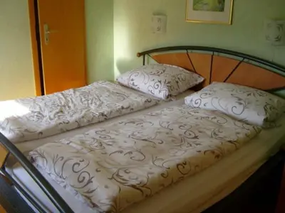 Ein Bett oder Betten in einem Zimmer der Unterkunft Alte Winzerschenke