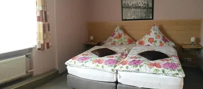 Ein Bett oder Betten in einem Zimmer der Unterkunft Hotel Andernacher Hof
