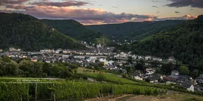 Ein allgemeiner Bergblick oder ein Berglick von des Ferienhauses aus