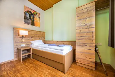Ein Bett oder Betten in einem Zimmer der Unterkunft Altes Schulhaus