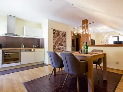 Küche/Küchenzeile in der Unterkunft Ferienhaus Schwaab-Scherr, Nähe Bernkastel, mit gratis ÖPNV-Ticket, Parkplätzen und Fahrradgarage