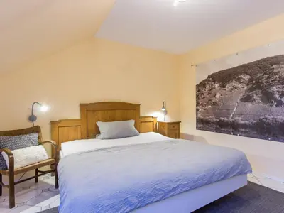 Ein Bett oder Betten in einem Zimmer der Unterkunft Ferienhaus Schwaab-Scherr, Nähe Bernkastel, mit gratis ÖPNV-Ticket, Parkplätzen und Fahrradgarage