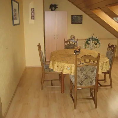 Ein Sitzbereich in der Unterkunft Ferienwohnung in der Vulkaneifel