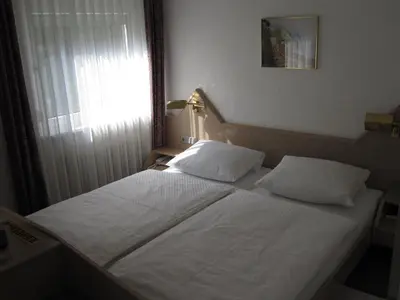 Ein Bett oder Betten in einem Zimmer der Unterkunft Hotel Maifelder Hof